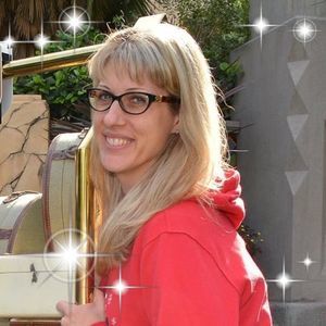 Meet your Posher, Adrienne